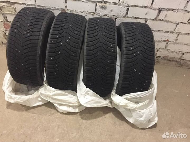 Kumho WinterCraft Ice WI31 215/50 R17 95T