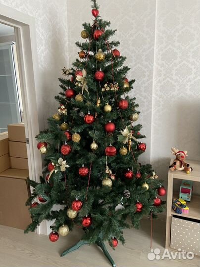 Елка искусственная с игрушками
