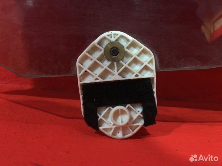 Стекло двери заднее правое Land Rover Discovery 3