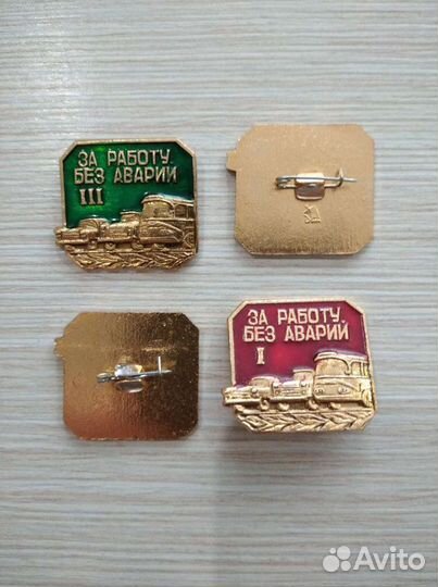 Продам значки 