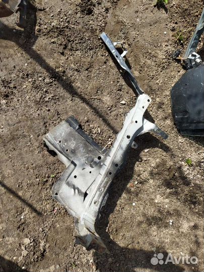 Toyota rav 4 левая рамка телевизора