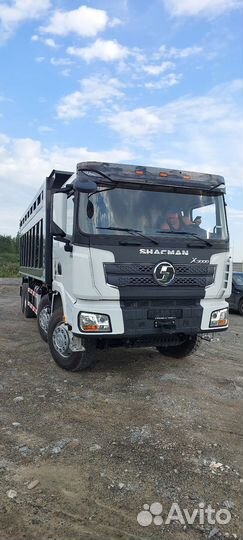 Водитель самосвала