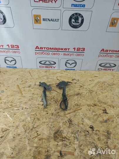 Петля капота Mazda 3 Axela