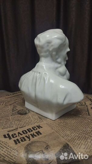 Фарфоровый бюст Л.Н. Толстой