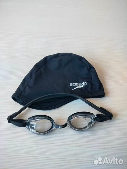 Очки и шапочка для плавания