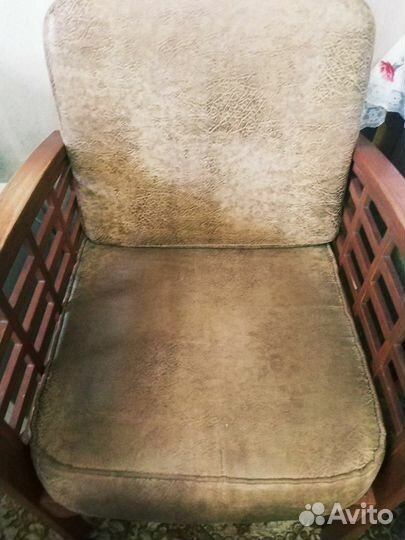 Кресло деревянное