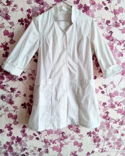 Белый медицинский халат