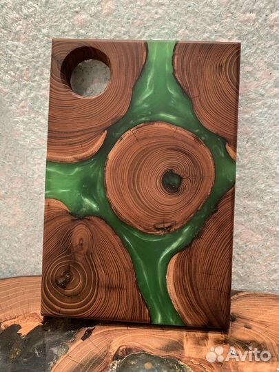 Сервировочная доска с эпоксидной смолой