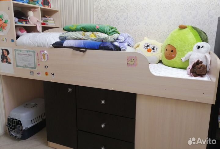 Продам кровать-чердак со столом