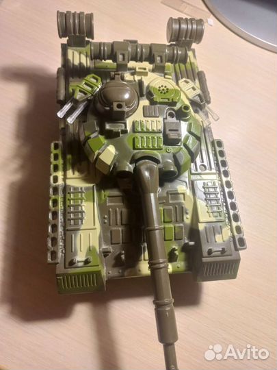 Игрушечный танк