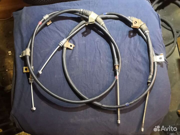 Троса стояночного тормоза Mitsubishi Pajero 3