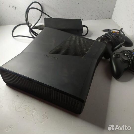 Игровая приставка Microsoft Xbox 360 S
