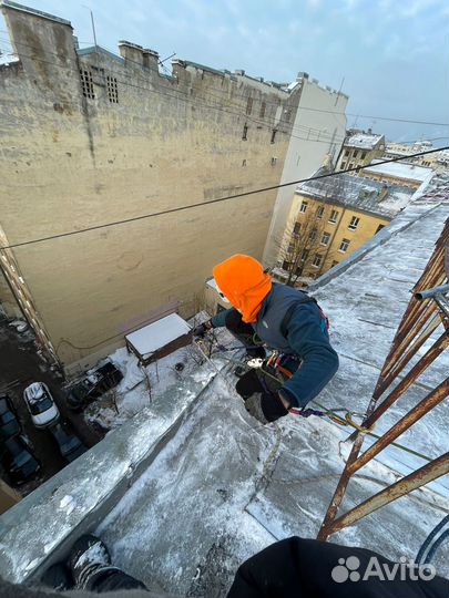 Уборка снега с кровли