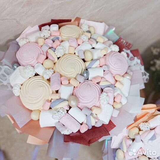 Сладкий букет из зефира киндеров жевачек love is