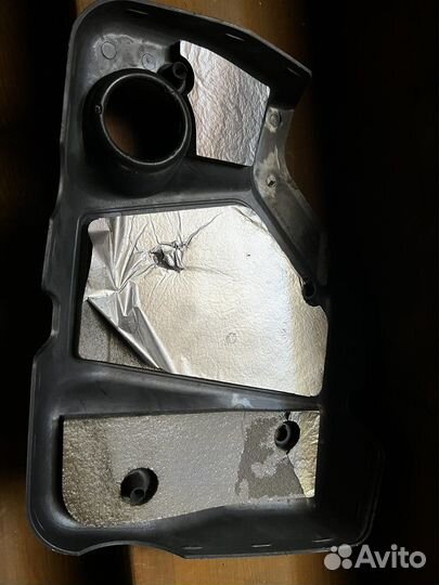 Крышка двигателя 2114