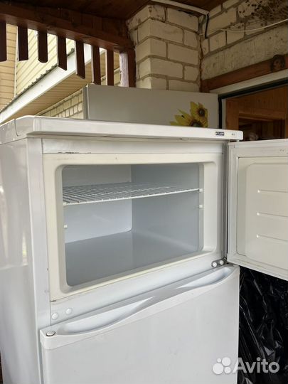 Холодильник атлант, нерабочий,требует ремонта