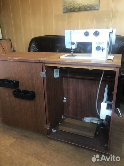 Швейная машина Чайка 143