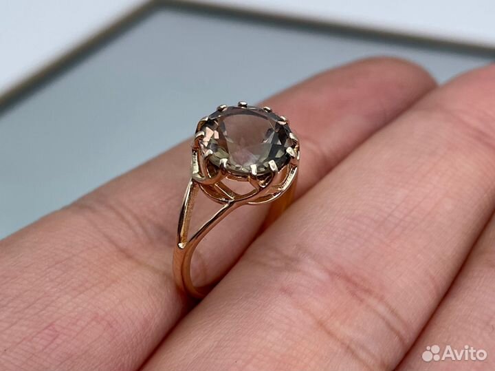 Золотое кольцо с раухтопазом 2.17 гр., р.16.5