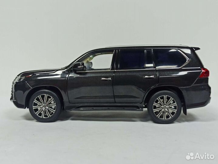 Lexus LX 570 Kyosho Black 1:18