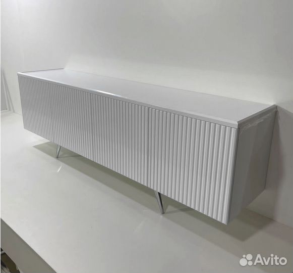 Тумба TV (на опорах или подвесная)