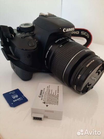 Зеркальный фотоаппарат Canon