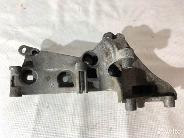 Кронштейн генератора Renault Duster K4MA690 2013