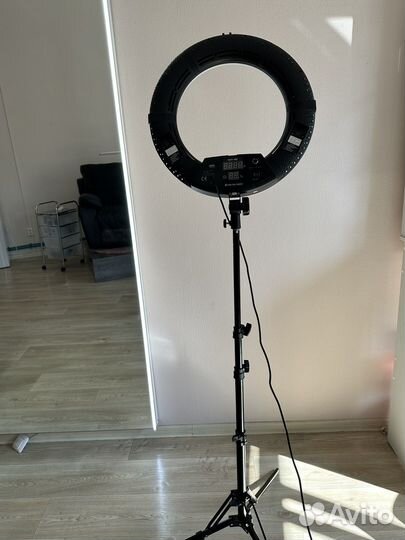 Кольцевая лампа со штативом