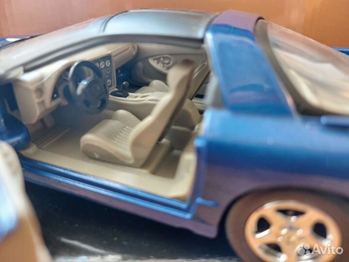 Коллекционная модель автомобиля Pontiac 1:24