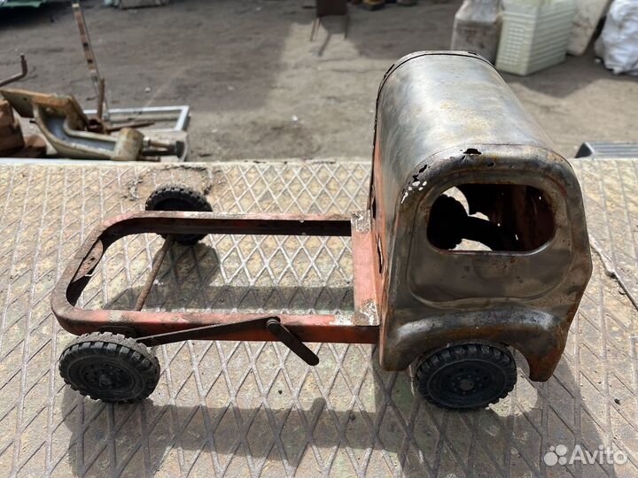 Игрушка машинка железная СССР