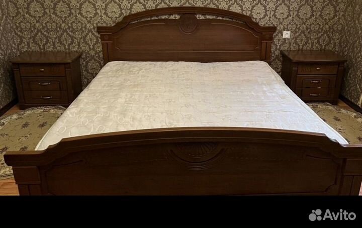 Спальный гарнитур