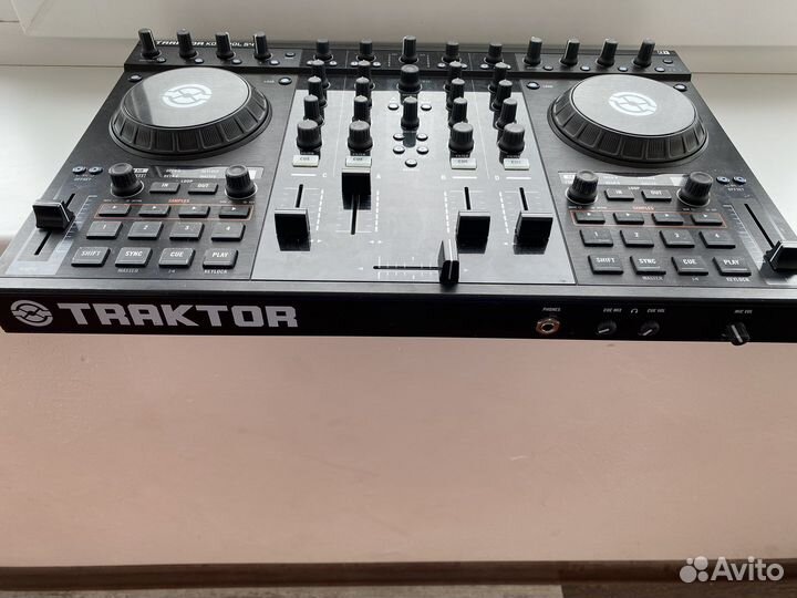 Dj контролер traktor kontrol S4 MK1
