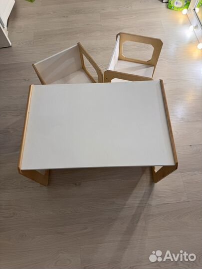 Детский стол и стулья