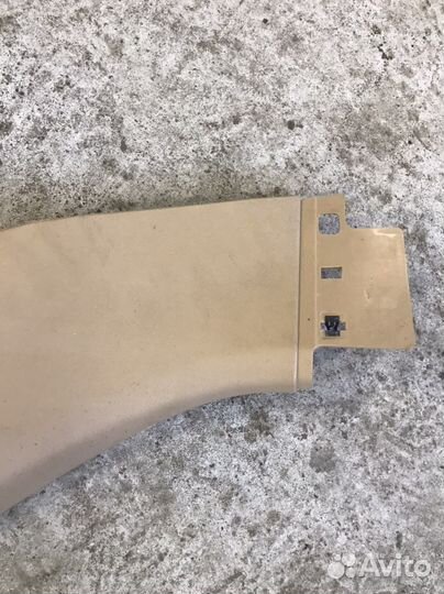 Обшивка задней стойки Porsche Cayenne 958 (2692)