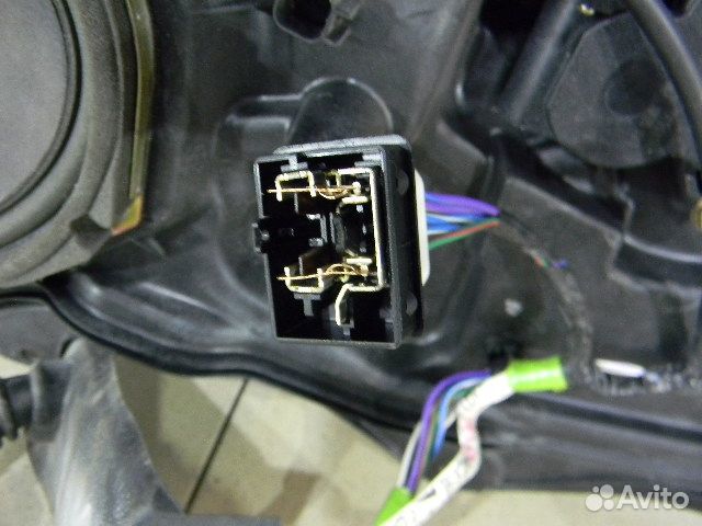 Стеклоподъемник электрический задний левый