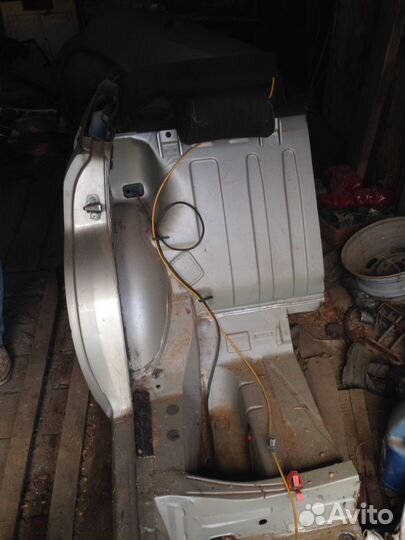 Задняя часть Mercedes Benz 230 кузов 124