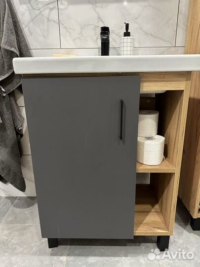 Тумба под раковину в ванну, смеситель, раковина