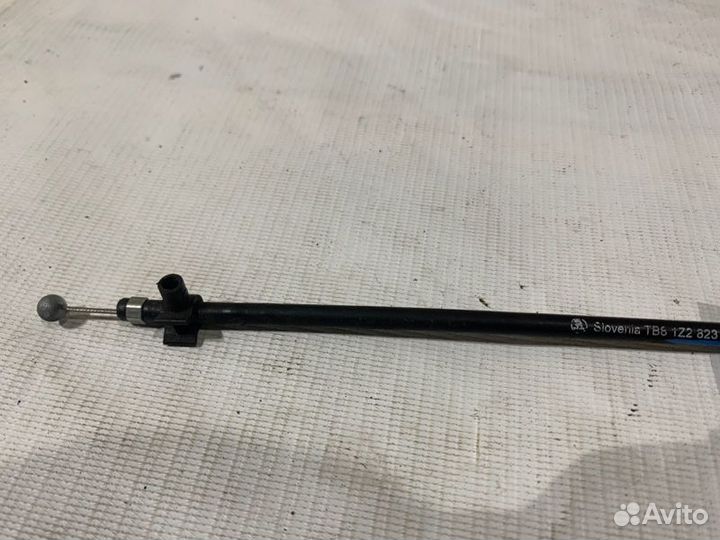 Трос открывания капота skoda Octavia (A5 1Z) 2004