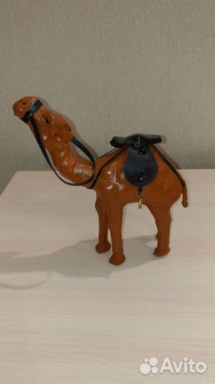 Продам фигурку верблюда из натуральной кожи