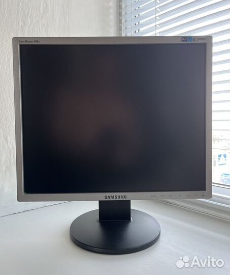 Монитор Samsung SyncMaster 943n, 19