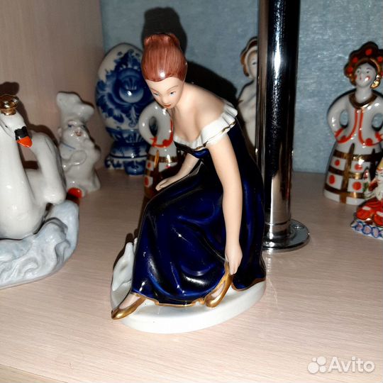 Фарфоровая статуэтка