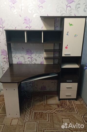 Школьный уголок