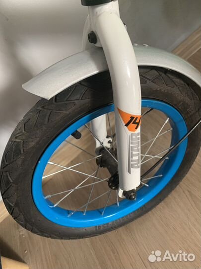 Велосипед Altair 14 с дополнительными колесами