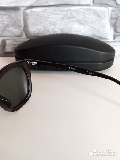 Солнечные очки Hugo Boss