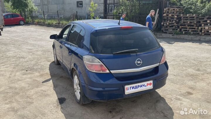 Повторитель в крыло Opel Astra (H) 13252455