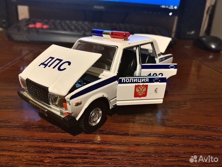 Модель автомобиля Ваз 2107 1:24