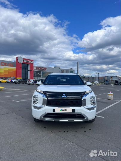 Mitsubishi Outlander 2.5 CVT, 2023, 1 км