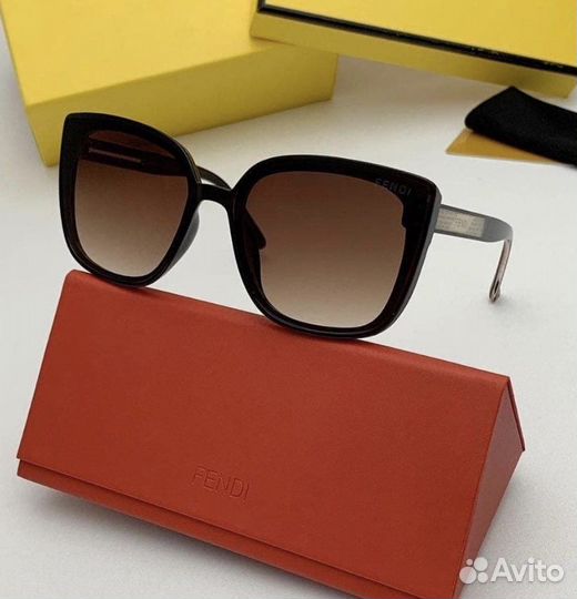 Очки новые разные