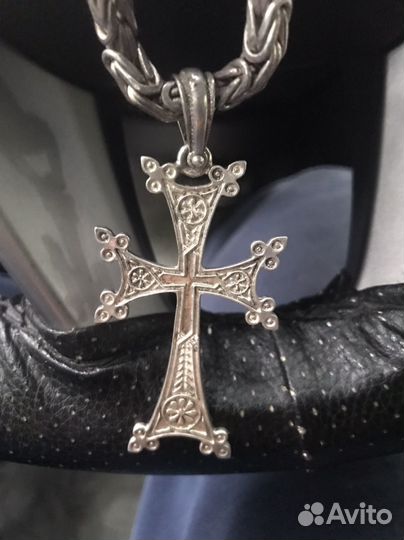 Серебряная цепь с крестом