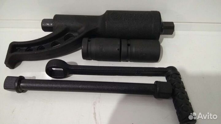 Гайковёрт с головками 32, 33