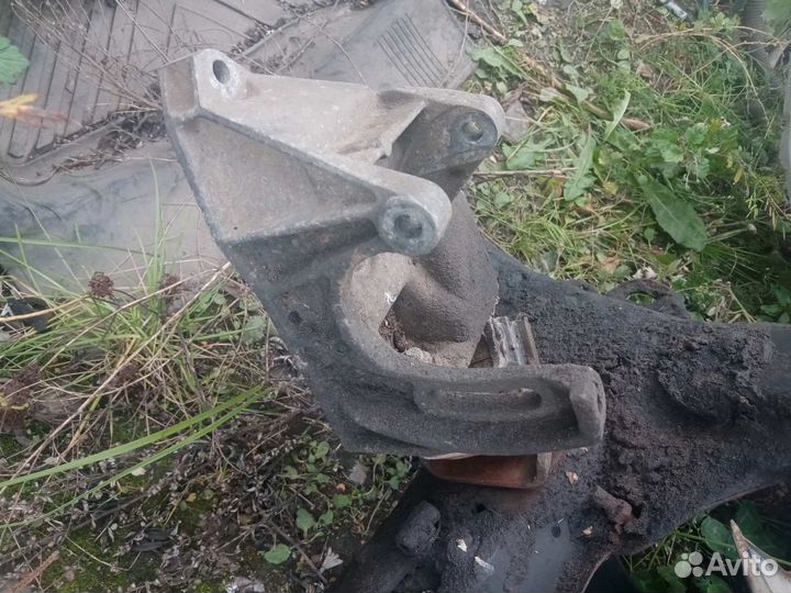 Кронштейн двигателя Renault Megane 1